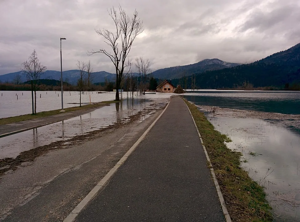 Cerkniško jezero — Trubadur512 / Wikimedia Commons / CC BY-SA 4.0