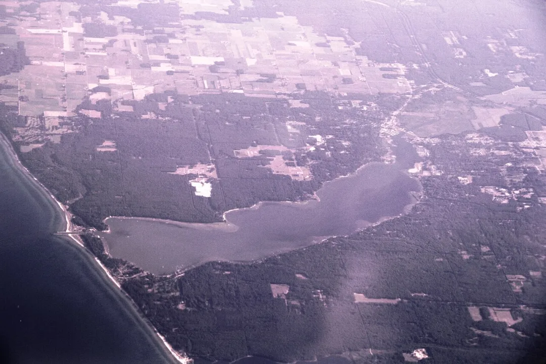 White Lake — Bjoertvedt / Wikimedia Commons / CC BY-SA 3.0